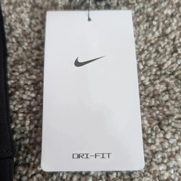 ⭐2/$25⭐New! Kids 6/7 Nike Black and white pullover hoodie Dri-Fit Therma-Fit - Picture 4 of 5
